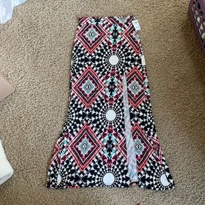 Medium NWT Charolette Russe Maxi Skirt with Slit